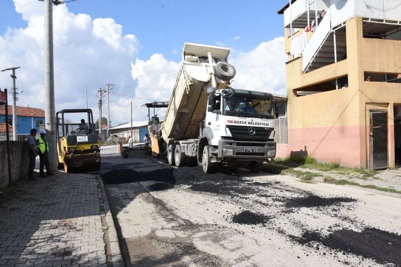 İKİ MAHALLEDE ASFALTLAMA YAPILDI