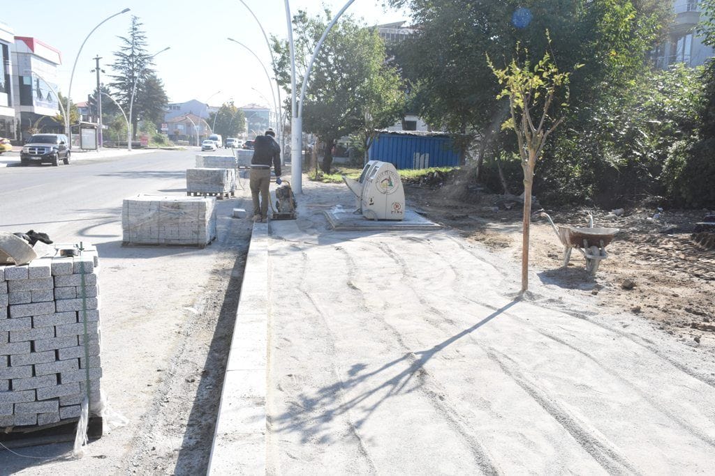 RASİM BETİR PAŞA BULVARINDA KALDIRIM ÇALIŞMASI