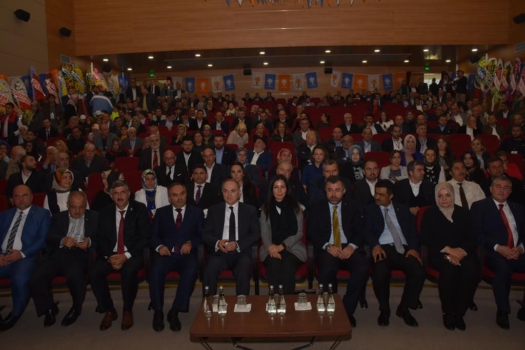 BAŞKAN AY KONGRELERE KATILDI