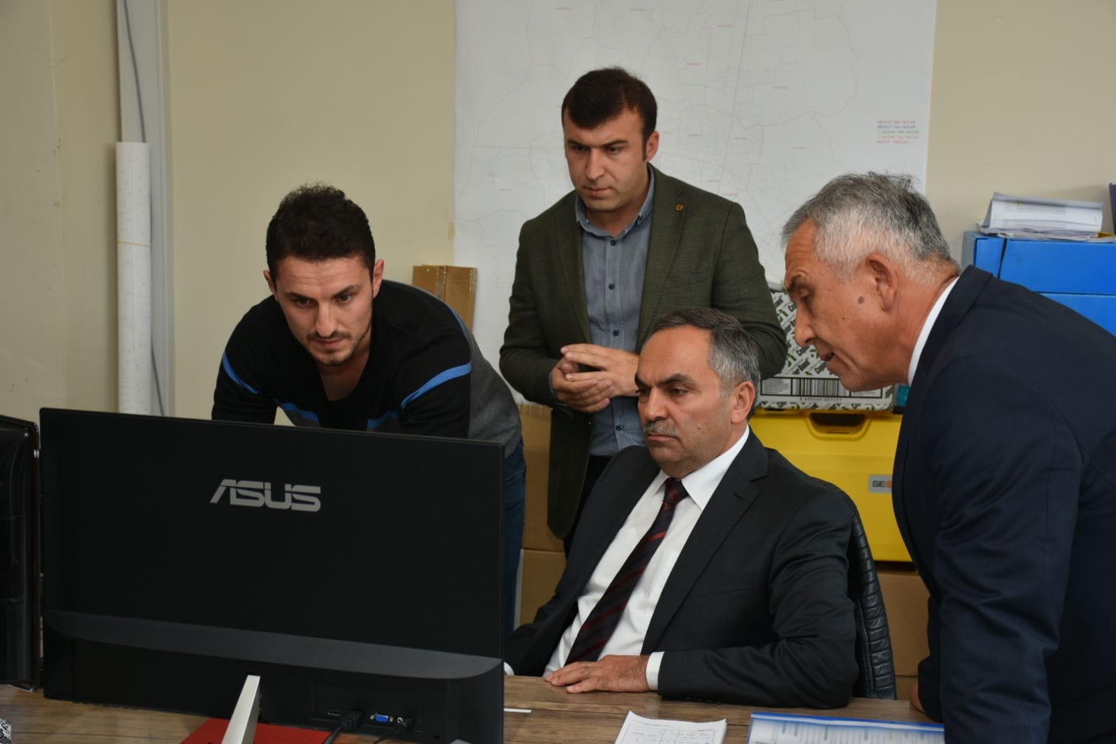 BAŞKAN AY İŞLERİ YAKINDAN TAKİP EDİYOR