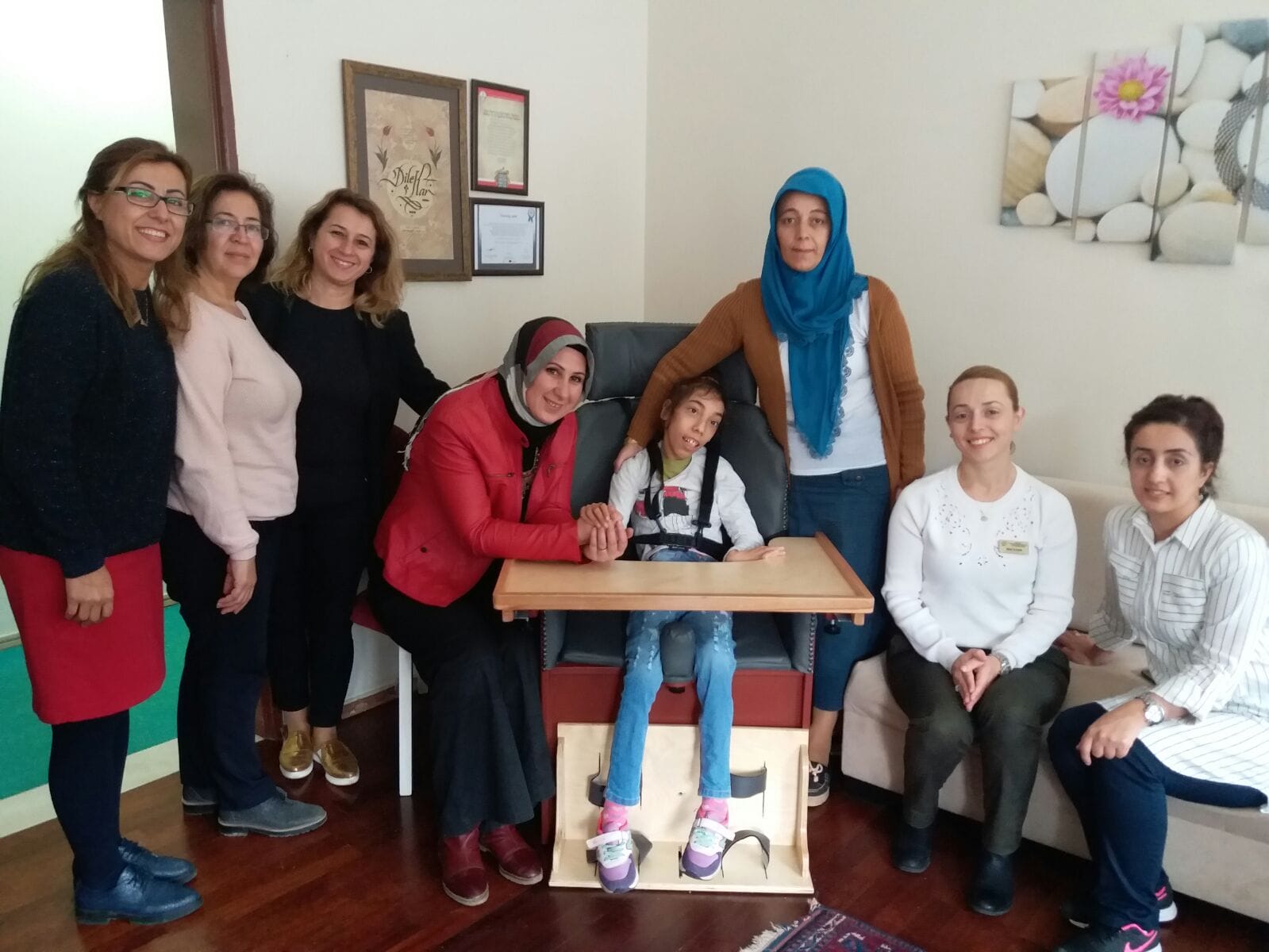 ÖZEL SANDALYE HEDİYE EDİLDİ