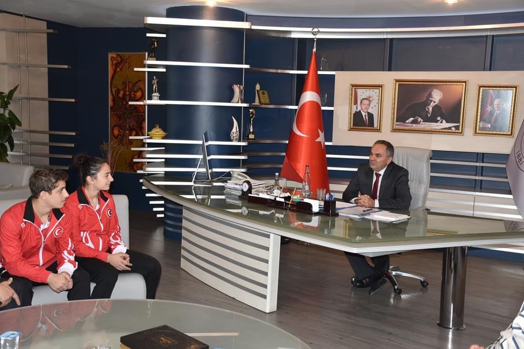 ŞAMPİYONLAR BAŞKAN AY’I ZİYARET ETTİ