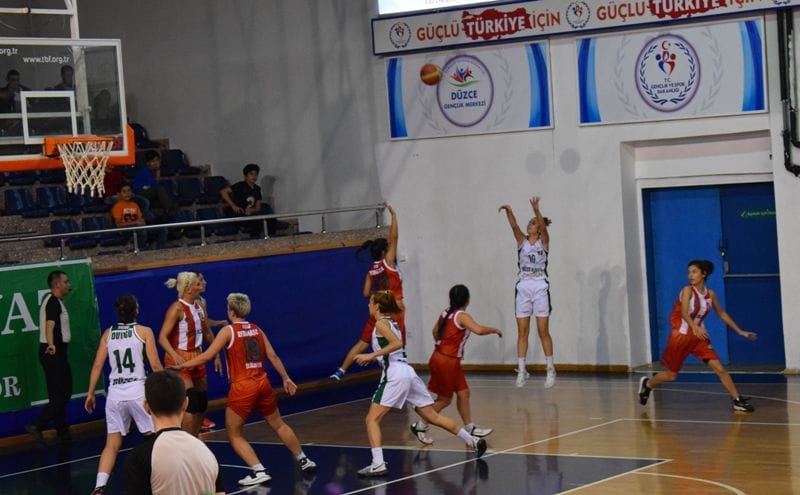 KIZLAR BARTIN’A FARK ATTI