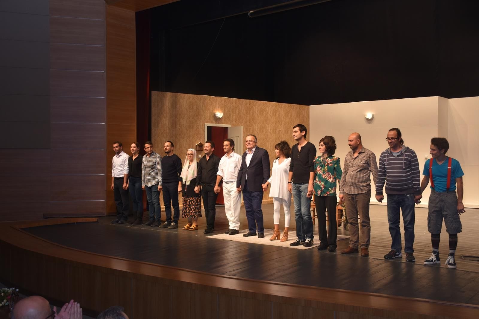 İLK SAHNEYE BÜYÜK İLGİ
