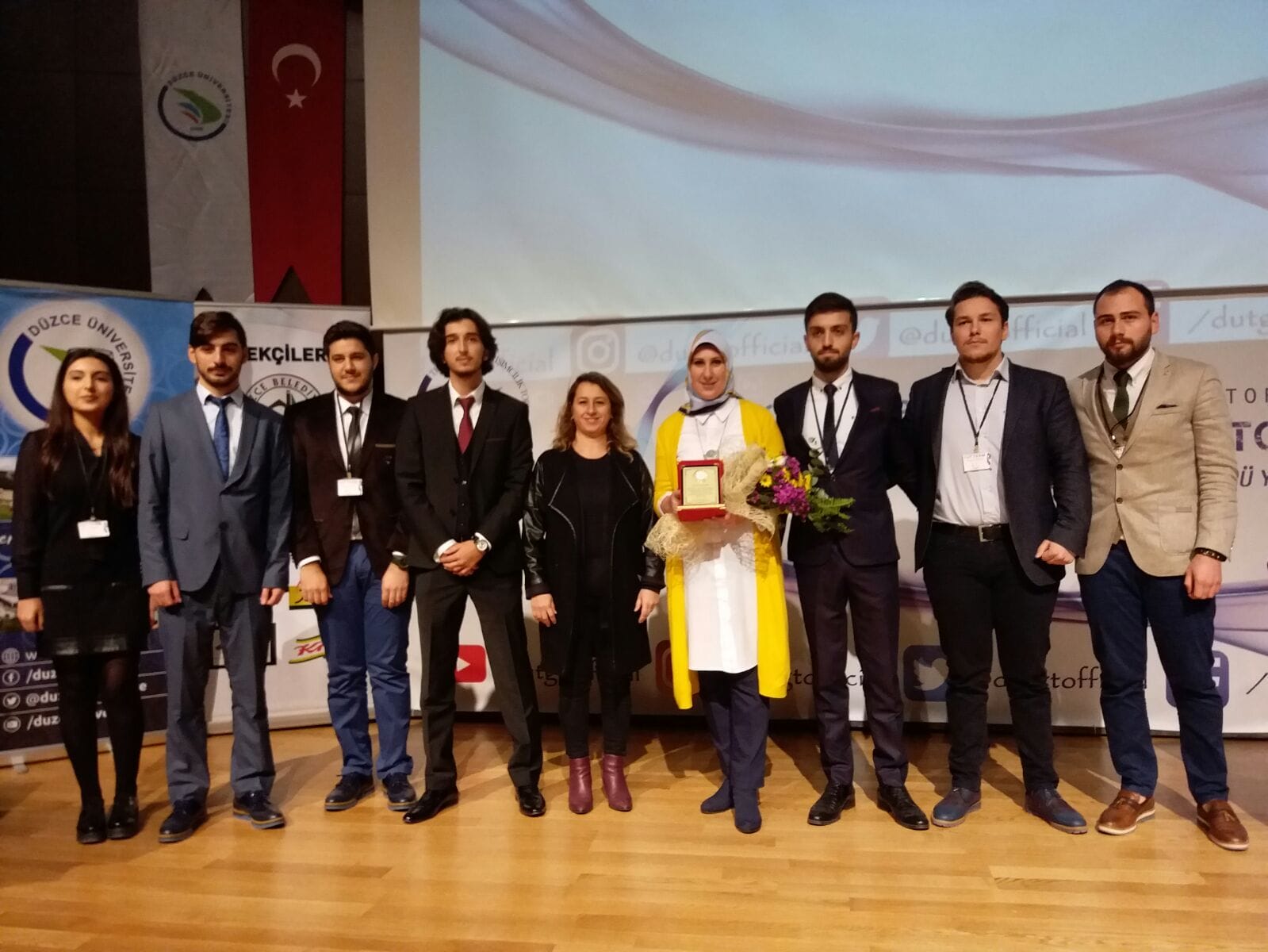 DÜZCE BELEDİYESİ’NDEN ÖĞRENCİLERE DESTEK