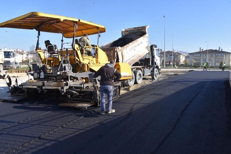 CADDE VE BULVARLARDA BAKIM ÇALIŞMALARI SÜRÜYOR