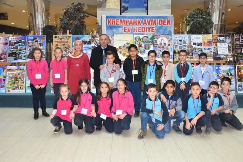 BAŞKAN KREMPARK’TA AÇILAN SERGİYİ GEZDİ
