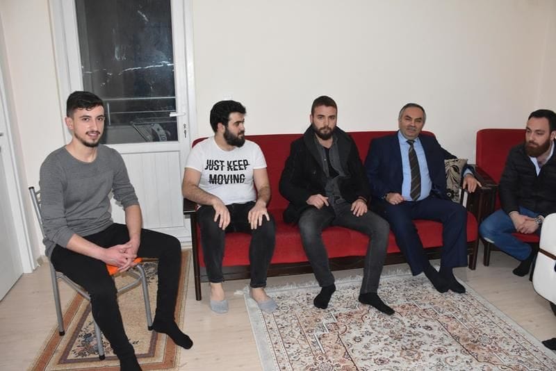 BAŞKAN AY ÖĞRENCİ EVİNDE