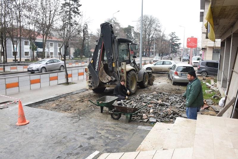 KALDIRIMLARDA ÇALIŞMALAR SÜRÜYOR