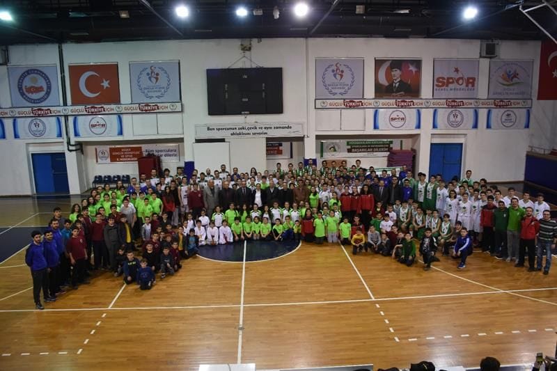 BAŞKAN SPORCULARLA BİR ARAYA GELDİ