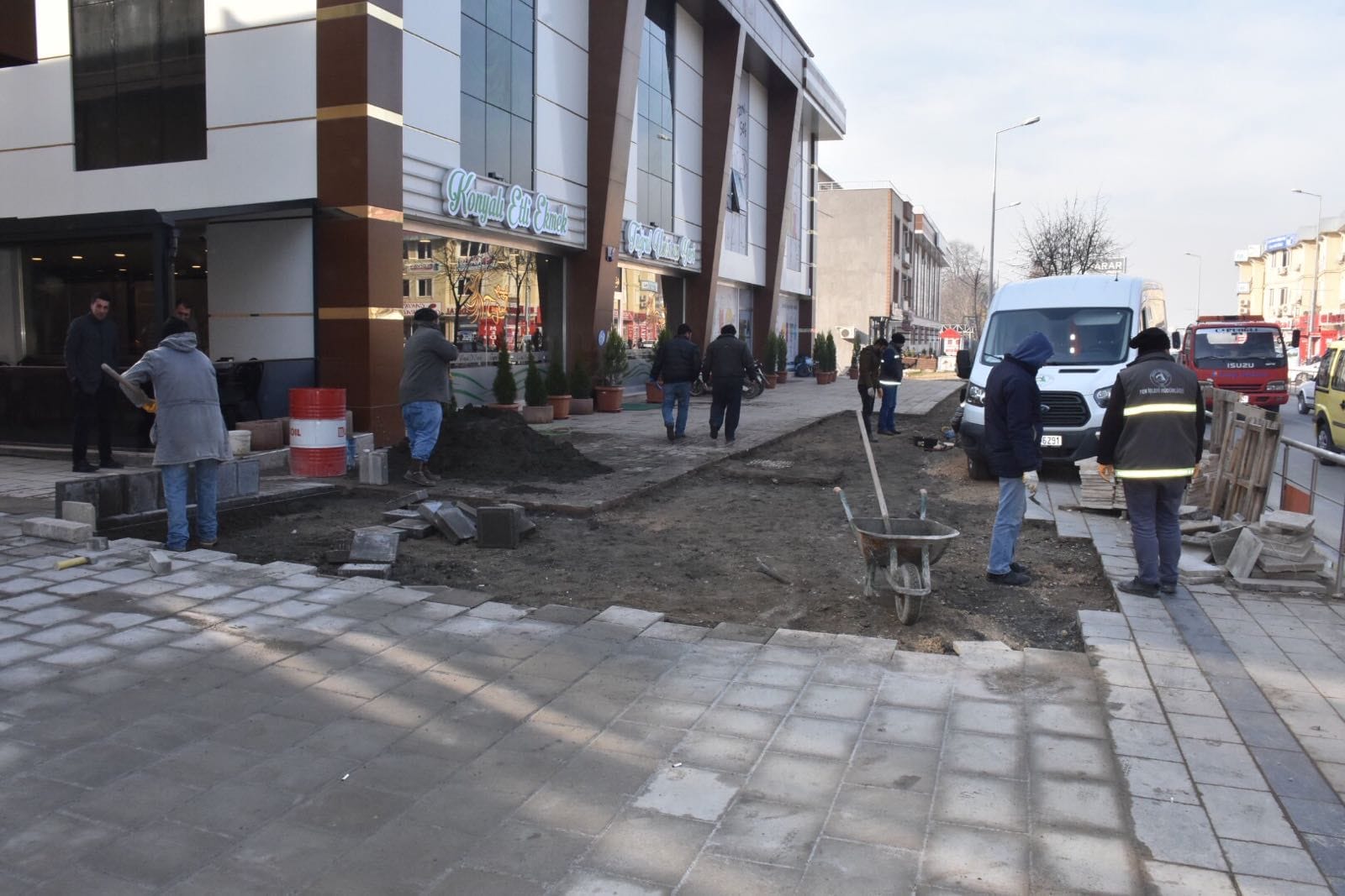 KALDIRIM ÇALIŞMALARI DEVAM EDİYOR