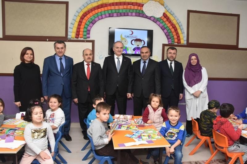ÖĞRENCİLERE BİLİM DERGİSİ DAĞITILDI