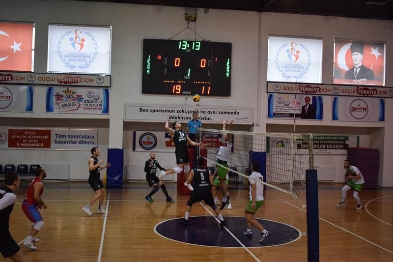VOLEYBOLDA LİDERLİK SÜRÜYOR