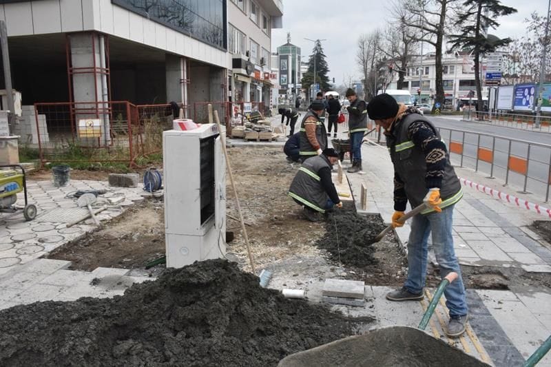 KALDIRIMLARDA ONARIM DEVAM EDİYOR