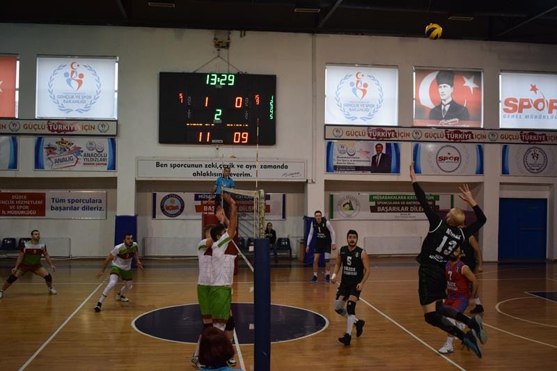 53 PUANLA LİDERLİK DEVAM EDİYOR