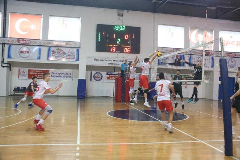 LİDERLİK SÜRÜYOR 3-0