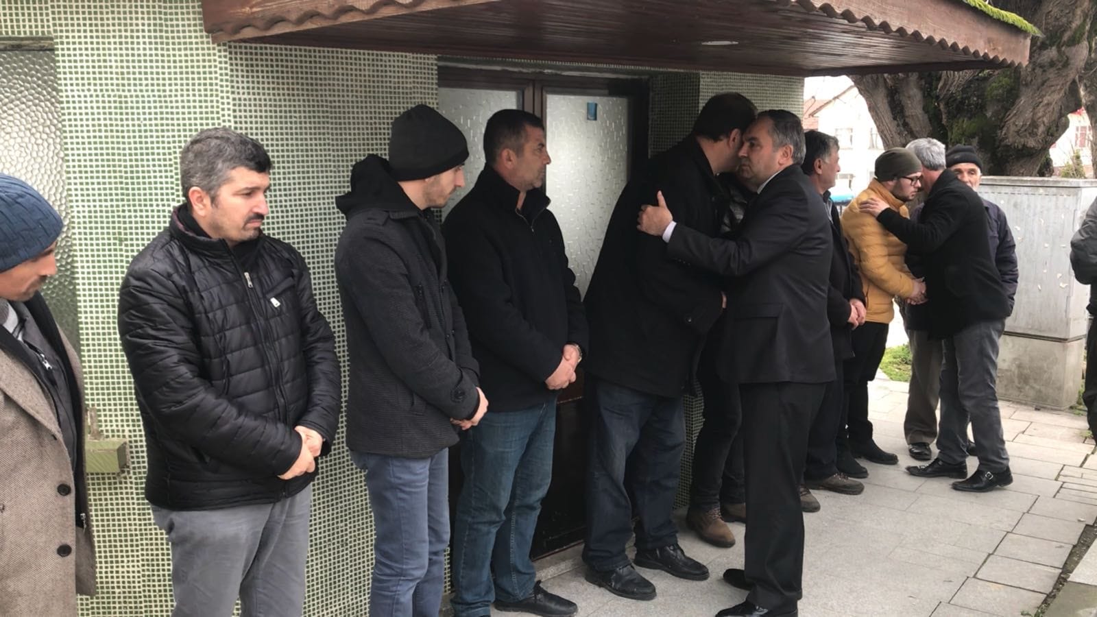 BAŞKAN AY CENAZE TÖRENİNE KATILDI