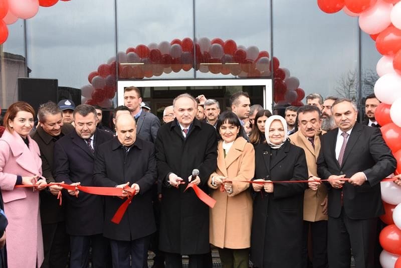 KAPALI PAZARYERİ VE SOSYAL YAŞAM MERKEZİ AÇILDI