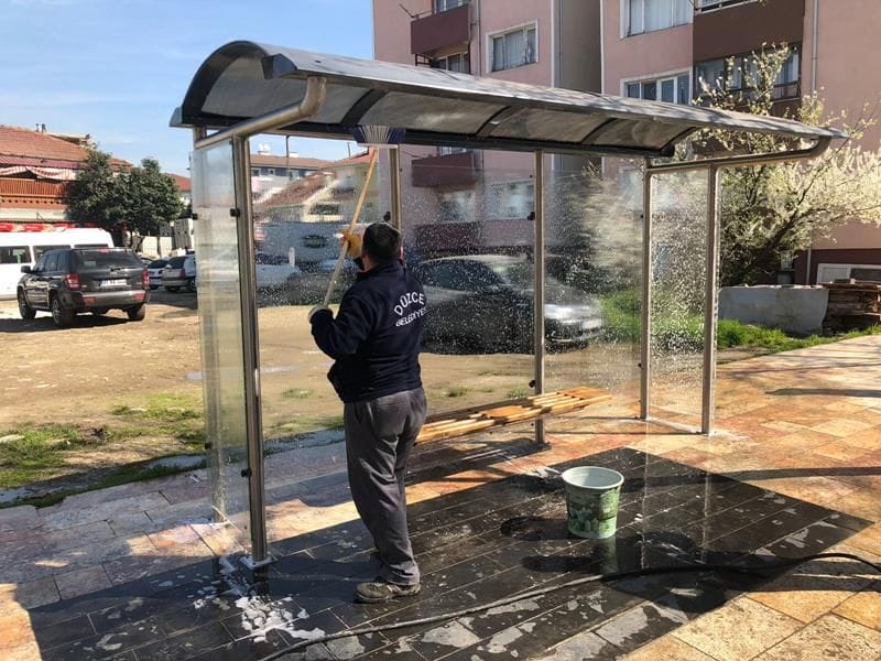 DURAKLARDA TEMİZLİK ÇALIŞMALARI DEVAM EDİYOR