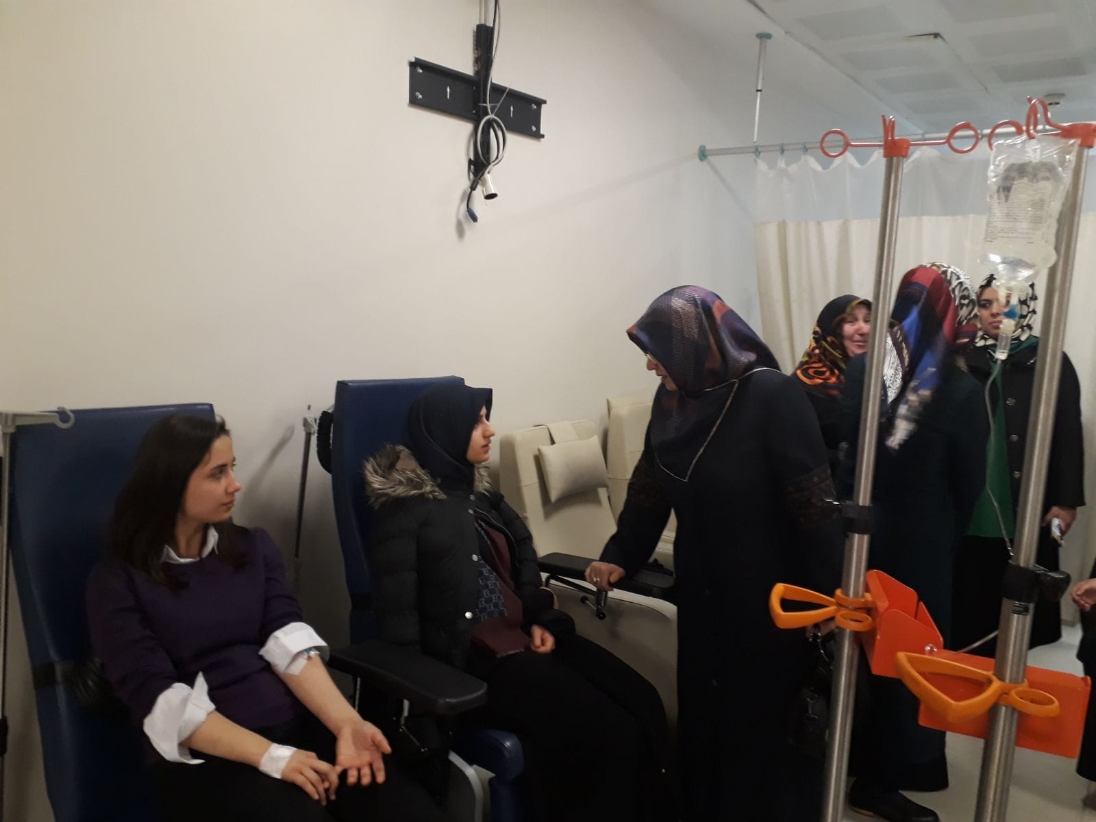 ZEHİRLENEN ÖĞRENCİLERE ZİYARET