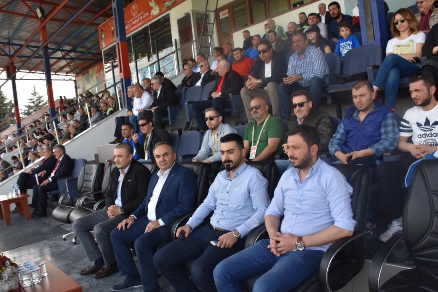 BAŞKAN MAÇLARI YAKINDAN TAKİP EDİYOR