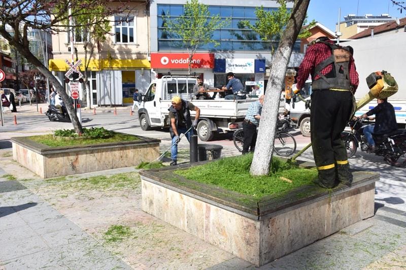 PARK VE BAHÇE BAKIMLARINA DEVAM