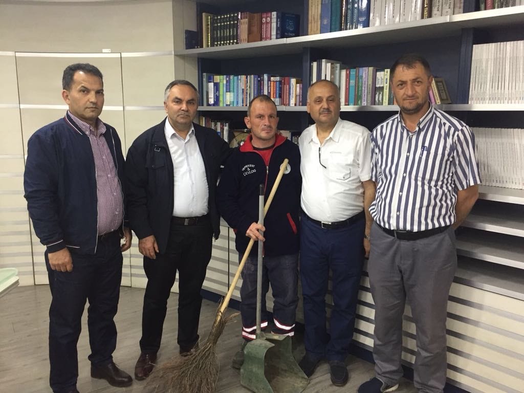 TEMİZLİK İŞÇİSİNDEN DUYARLI DAVRANIŞ