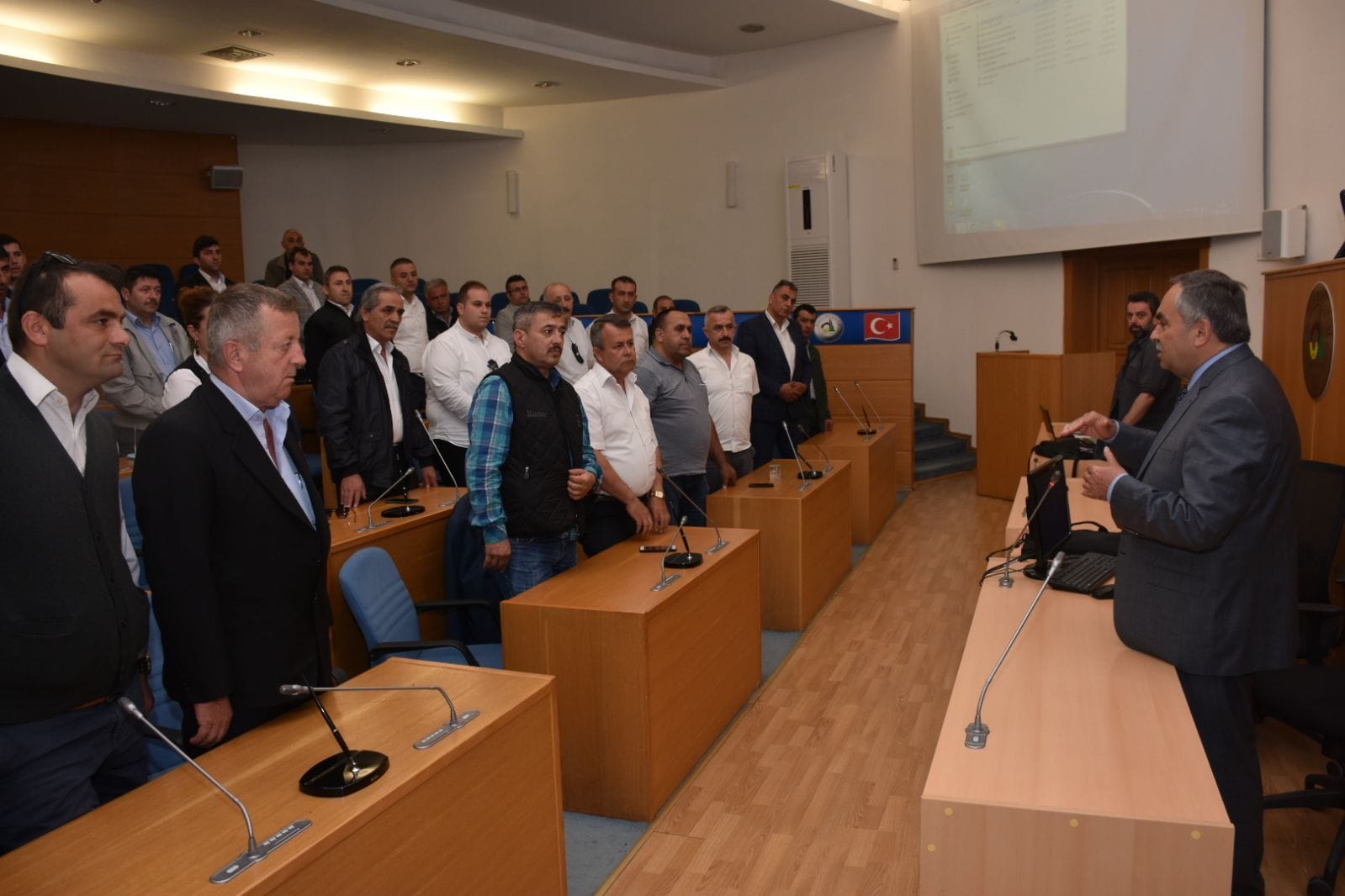 BAŞKAN AY’DAN ŞOFÖRLERE SÜRPRİZ