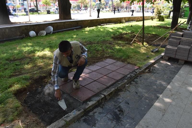 AVNİ AKYOL PARKI YENİLENİYOR