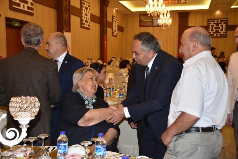 BAŞKAN AY İLK İFTARDA ŞEHİT YAKINLARI İLE BULUŞTU