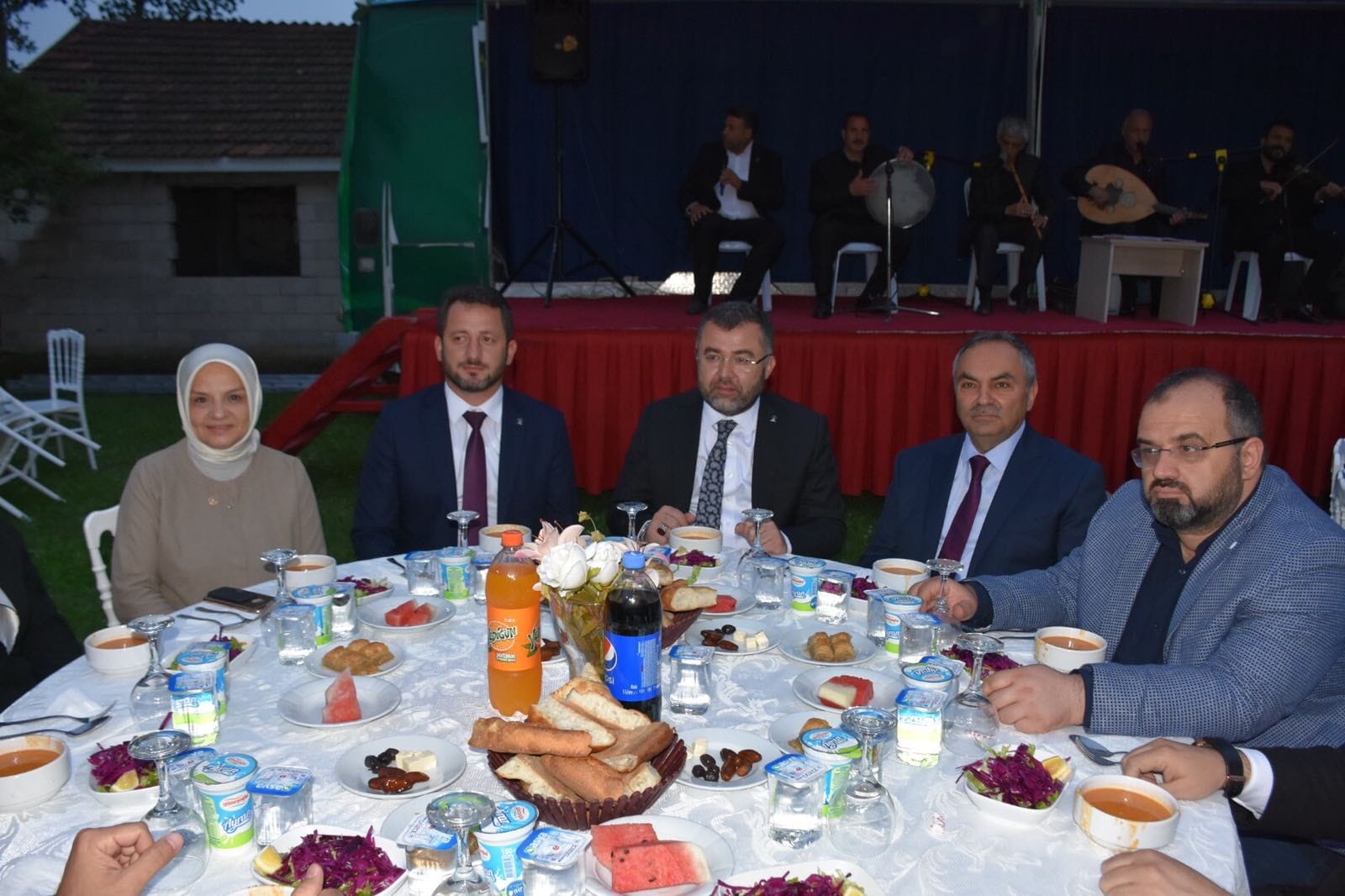 BAŞKAN AY VE ADAYLAR AYNI SOFRADA
