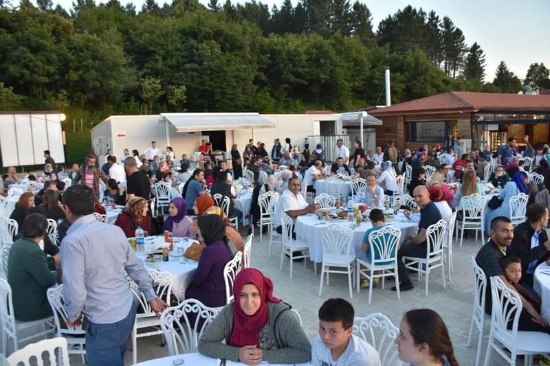 BELEDİYE PERSONELİ İFTARDA BULUŞTU