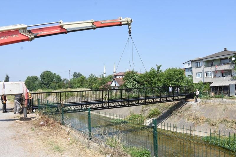 BİR YAYA KÖPRÜSÜ DE HAMİDİYE MAHALLESİNE