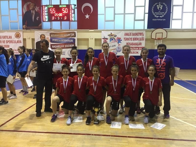 KÜÇÜK KIZLAR TÜRKİYE ÜÇÜNCÜSÜ