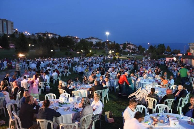 KALICI KONUTLARDA YOĞUN KATILIMLI İFTAR