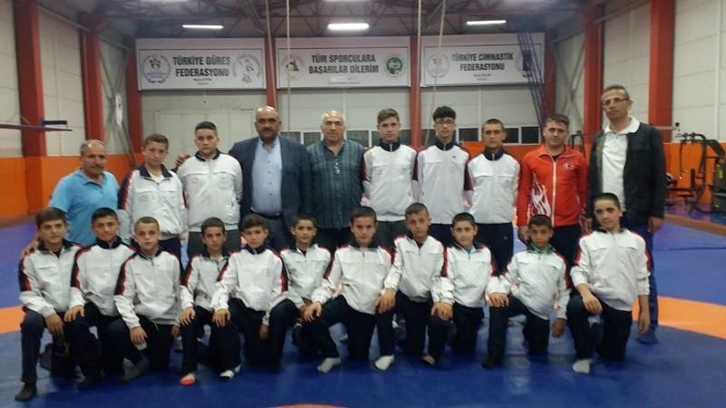 MİNİKLER İZMİR’DE DÜZCE’Yİ TEMSİL EDİYOR