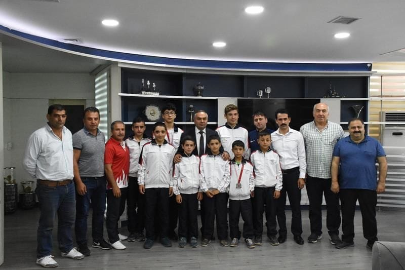 MİNİK GÜREŞÇİLERE BAŞARILAR DİLEDİ