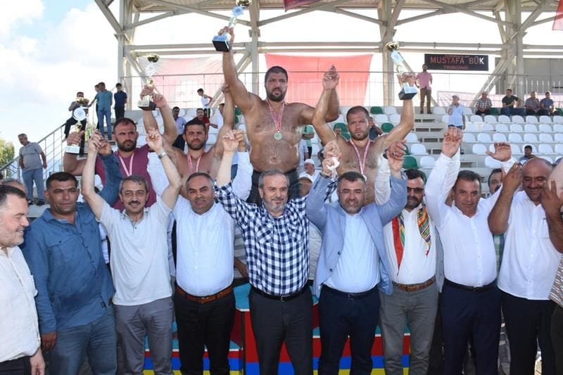 GÜREŞLERİN ŞAMPİYONU RECEP KARA OLDU