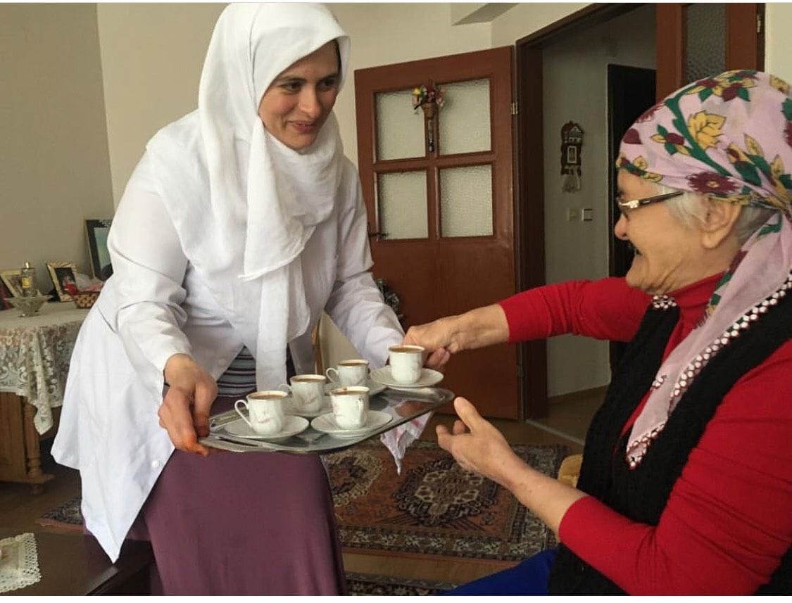 YÜZLERİ GÜLDÜRMEYE DEVAM EDİYOR