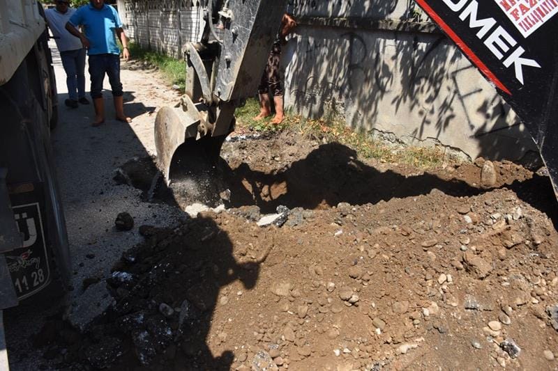 KÖRPEŞLER MAHALLESİNDE SU HATLARI YENİLENİYOR