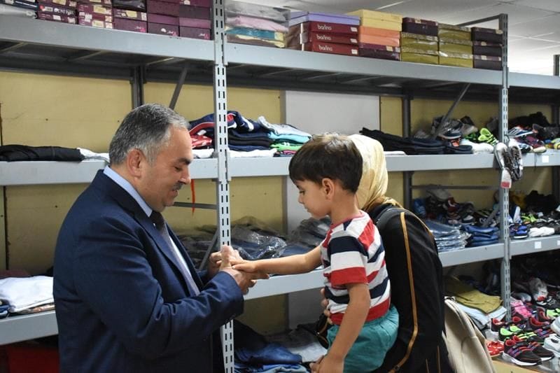 BAYRAMLIKLARINI BAŞKAN AY’DAN ALDILAR