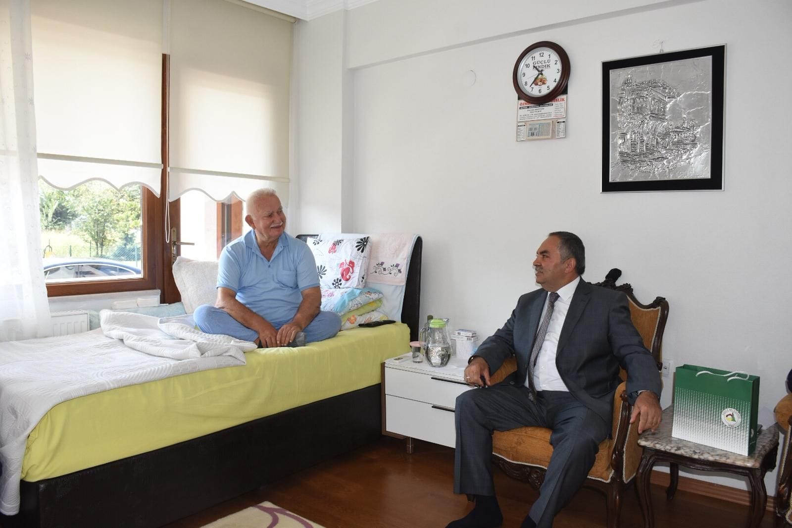 BAŞKAN AY HASTALARI ZİYARET ETTİ