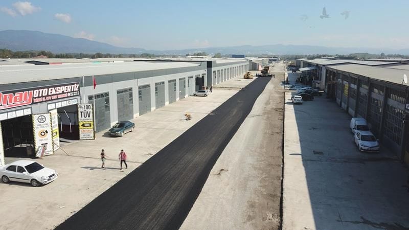 KÜÇÜK SANAYİ SİTESİ ASFALTINA KAVUŞUYOR