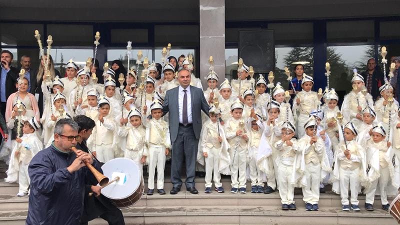 SÜNNET ŞÖLENİ RENKLİ GÖRÜNTÜLERE SAHNE OLDU