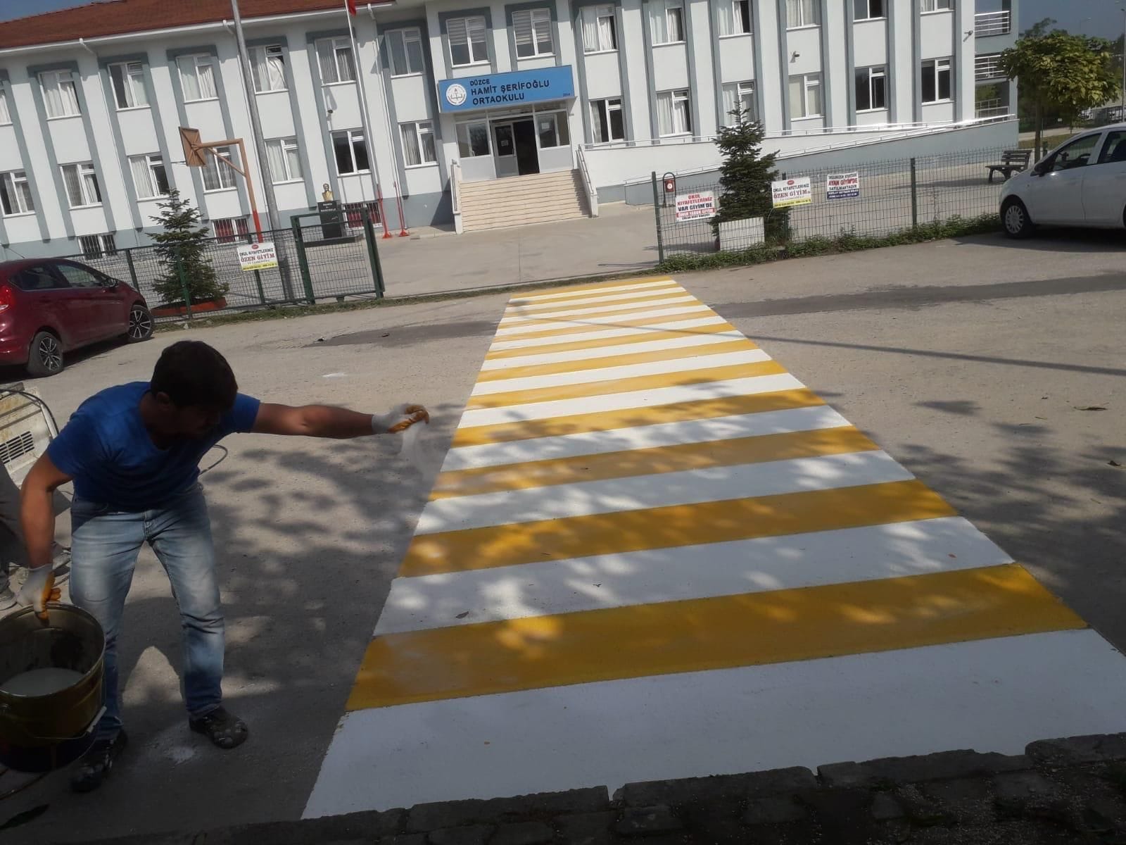 OKUL GEÇİDİ ÇİZGİ ÇALIŞMALARI YAPILIYOR