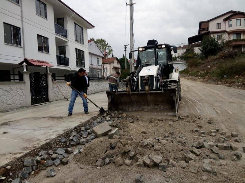 KALDIRIM ÇALIŞMALARI DEVAM EDİYOR