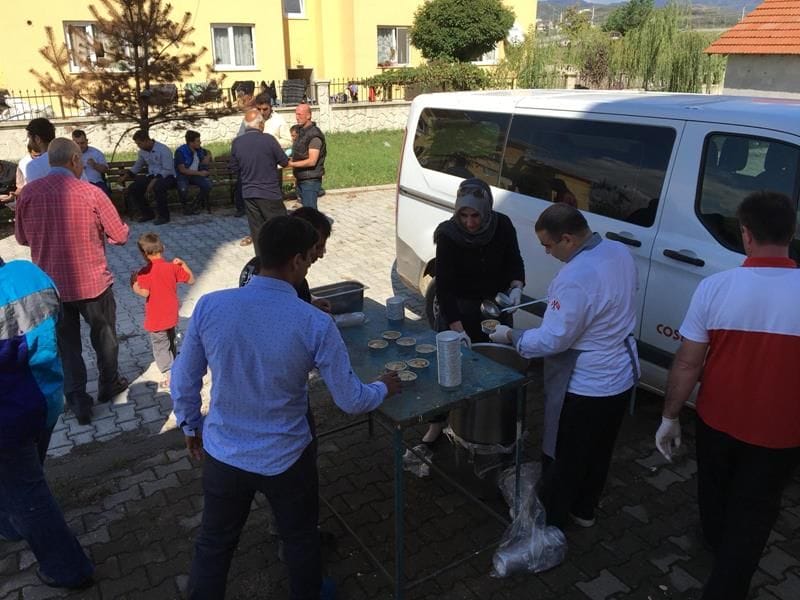 AŞURE DAĞITIMI DEVAM EDİYOR