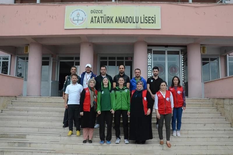 GENÇLERE SPORCU OLMAYI ANLATTILAR