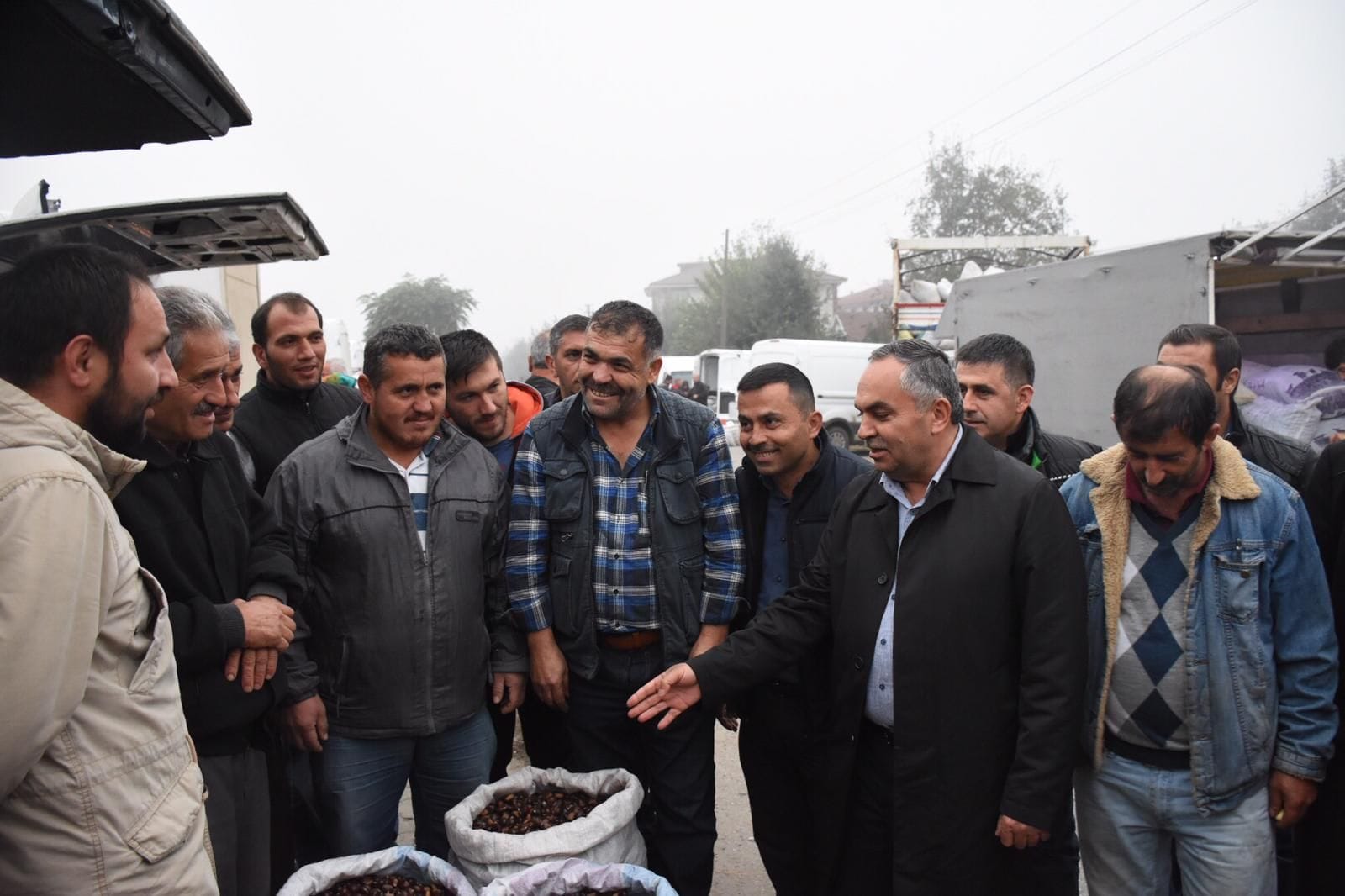 BAŞKAN TÜRKİYE’NİN İLK VE TEK KESTANE BORSASINI ZİYARET ETTİ