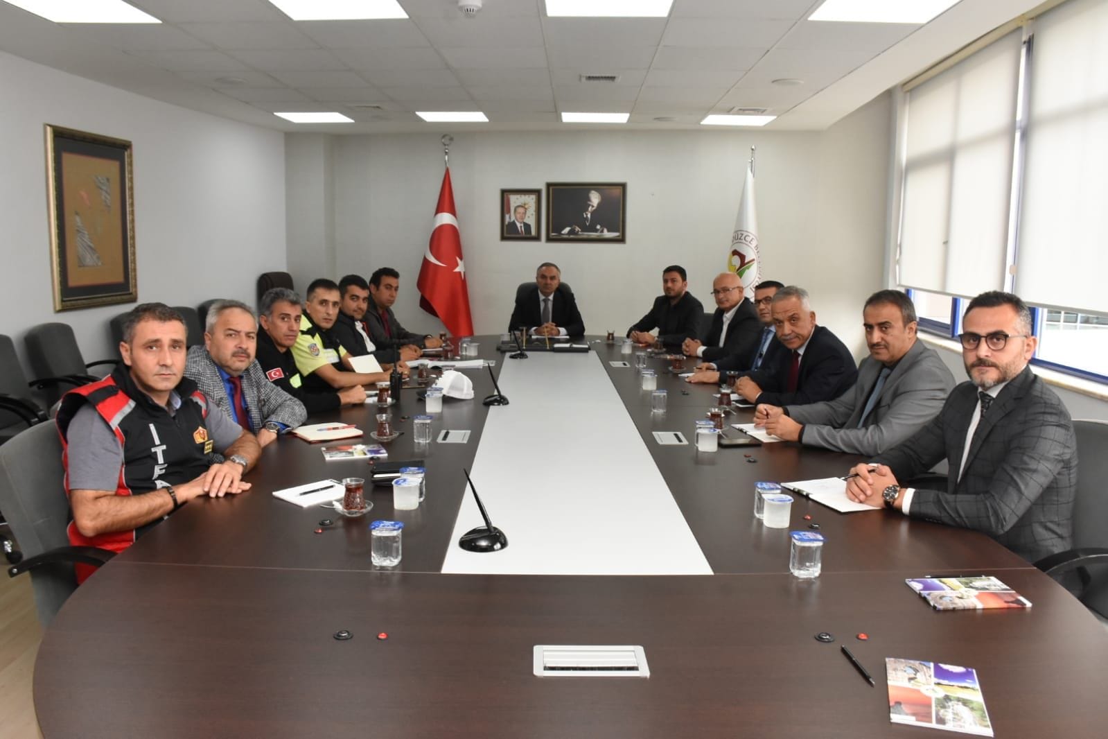 BAŞKAN AY BİRİM MÜDÜRLERİ İLE GÖRÜŞTÜ